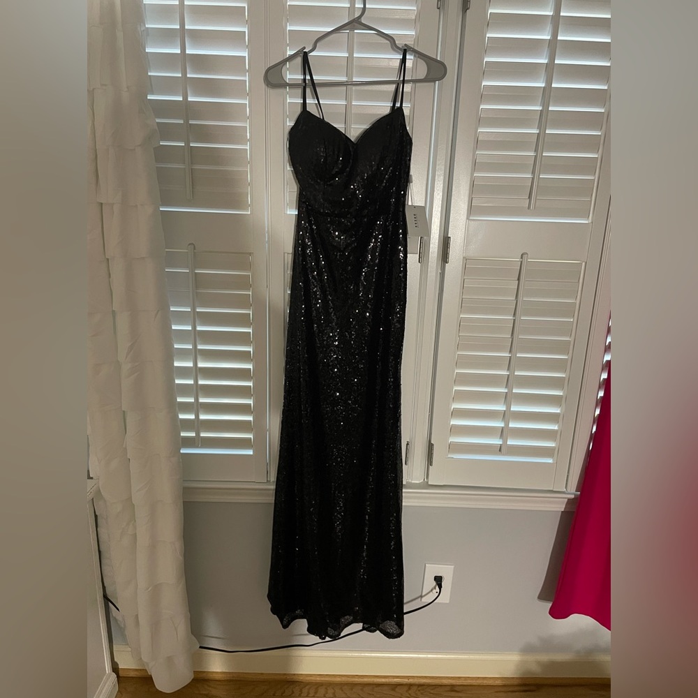 Black sequined dress, great for prom or wedding!